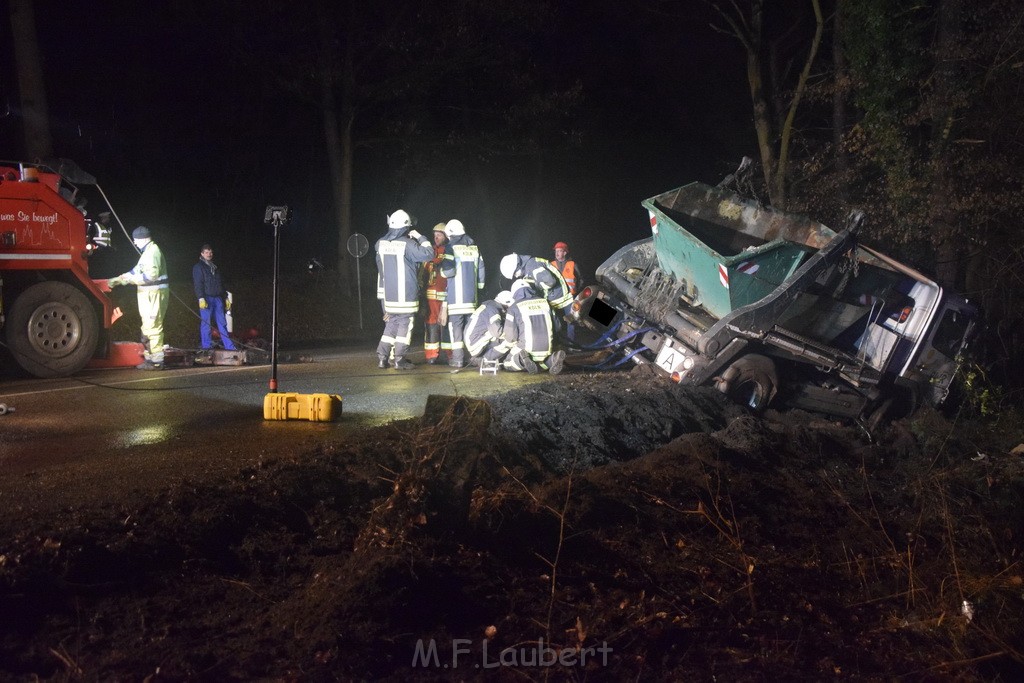 Container LKW umgestuerzt Koeln Brueck Bruecker- Dellbruecker Mauspfad P221.JPG - Miklos Laubert